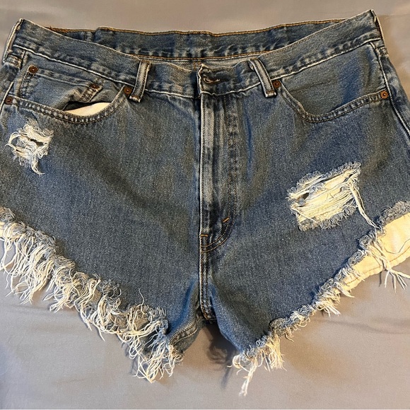 Levi’s 505 Distressed Jean Shorts - Picture 2 of 10